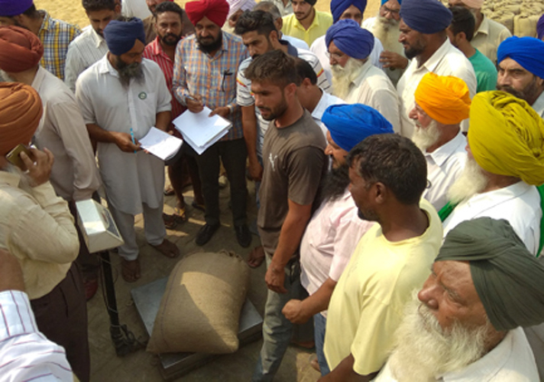 ਭਾਕਿਯੂ ਨੇ ਵੱਧ ਜੀਰੀ ਤੋਲਦੇ ਆੜ੍ਹਤੀਆਂ ਨੂੰ ਕੀਤਾ ਬੇਨਕਾਬ