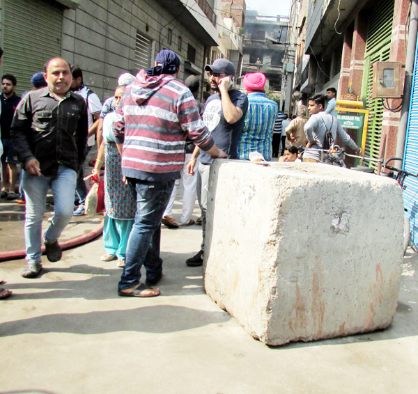 ਸ਼ਿੰਗਾਰ ਸਿਨੇਮੇ ਦੀ ਪਿਛਲੀ ਕੰਧ ਤੋੜ ਕੇ ਬਣਾਇਆ ਰਾਹ