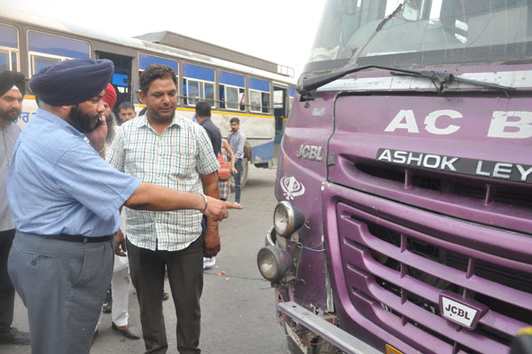 ਪੀ. ਆਰ. ਟੀ. ਸੀ. ਦੇ ਐੈੱਮ. ਡੀ. ਨੇ ਮਾਰਿਆ ਬੱਸ ਸਟੈਂਡ ਵਿਖੇ ਛਾਪਾ