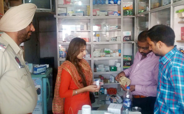 ਨਸ਼ੀਲੀਆਂ ਗੋਲੀਆਂ ਵੇਚਦਾ ਦਵਾਈ ਵਿਕਰੇਤਾ ਬੇਪਰਦ