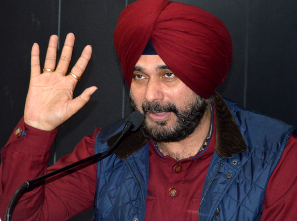 ''ਮੈਂ ਕੈਪਟਨ ਦਾ ਸਿਪਾਹੀ, ਲੋਕਾਂ ਦੀ ਗੱਲ ਉਨ੍ਹਾਂ ਤੱਕ ਪਹੁੰਚਾਉਣਾ ਮੇਰਾ ਫਰਜ਼'' : ਸਿੱਧੂ