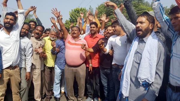 corporate employees landed on the streets by stopping work