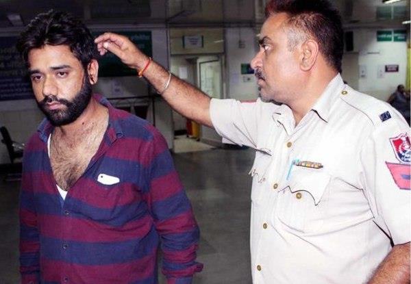 robbers injured one clerk and killed one lakh