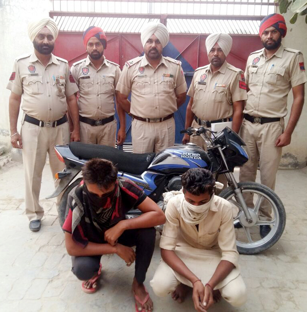 ਲੁੱਟਾਂ-ਖੋਹਾਂ ਕਰਨ ਵਾਲੇ 2 ਪੁਲਸ ਅੜਿੱਕੇ