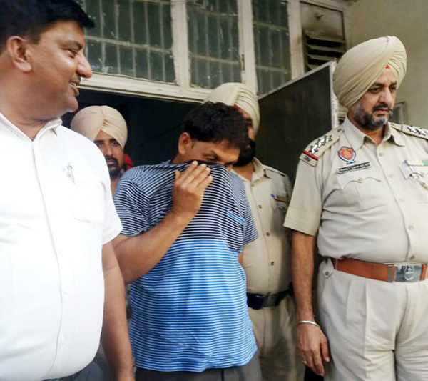 ਪਾਕਿਸਤਾਨੀ ਅਹਿਸਾਨ ਉੱਲ ਹੱਕ ਅਦਾਲਤ ''ਚ ਪੇਸ਼, 14 ਦਿਨਾਂ ਦੇ ਪੁਲਸ ਰਿਮਾਂਡ ਤੋਂ ਬਾਅਦ ਪਹੁੰਚਿਆ ਜੇਲ