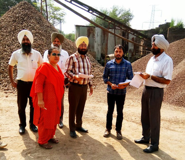 ਚੈਕਿੰਗ ਦੌਰਾਨ 2 ਕ੍ਰਸ਼ਰ ਸੀਲ