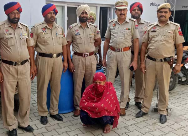 ਬੈੱਡ ਹੇਠ ਬਣੇ ਬੰਕਰ ''ਚੋਂ ਨਾਜਾਇਜ਼ ਸ਼ਰਾਬ ਬਰਾਮਦ, ਔਰਤ ਕਾਬੂ