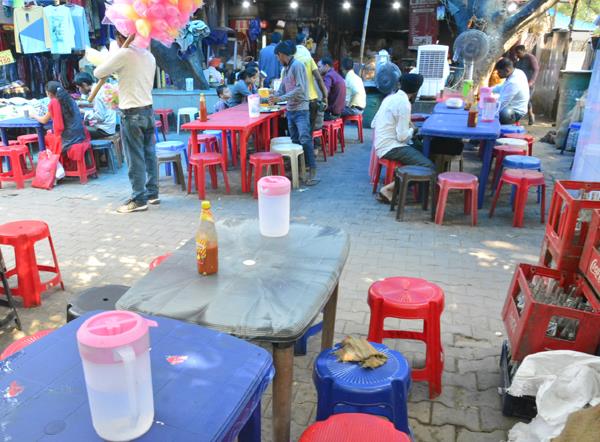 the illegal occupation in the markets  the corporation closed the eyes