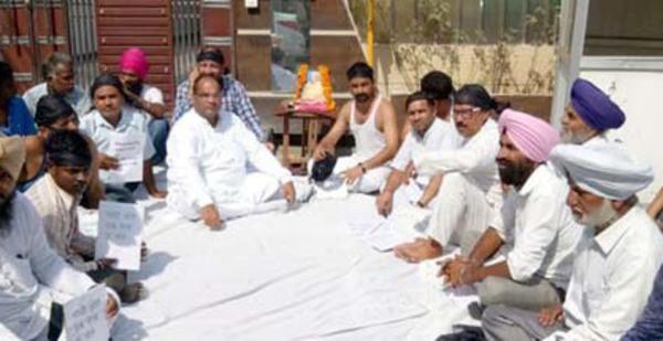 gandhi jayanti celebrates before jaitley  s house