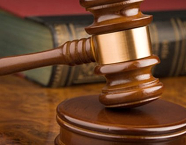 ਚੈੱਕ ਕਰਨ ਲਈ ਰੋਕਣ ''ਤੇ ਪੁਲਸ ਮੁਲਾਜ਼ਮ ਨਾਲ ਧੱਕਾ-ਮੁੱਕੀ