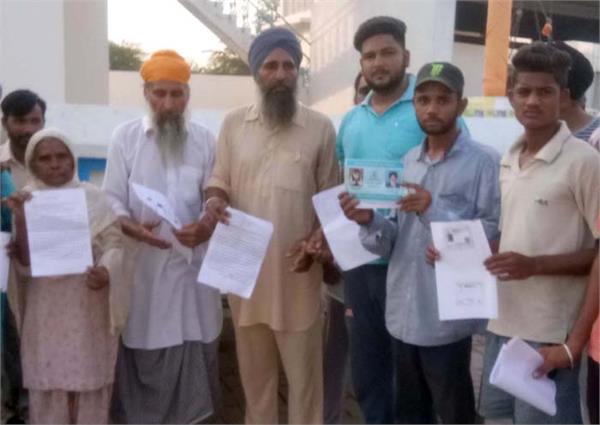 push with blue card holders