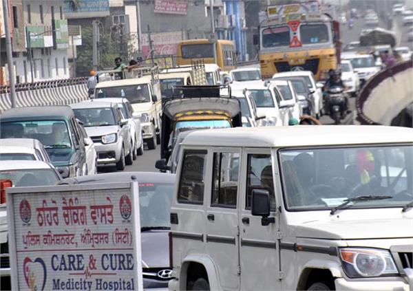 traffic out of control in guru nagar