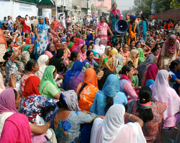 ਆਂਗਣਵਾੜੀ ਮੁਲਾਜ਼ਮਾਂ ਦੀ ਗ੍ਰਿਫਤਾਰੀ ਖਿਲਾਫ ਰੋਸ ਪ੍ਰਦਰਸ਼ਨ