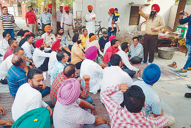 800 ਪ੍ਰਾਇਮਰੀ ਸਕੂਲਾਂ ਨੂੰ ਬੰਦ ਕਰਨ ''ਤੇ ਅਧਿਆਪਕਾਂ ''ਚ ਭਾਰੀ ਰੋਹ, 25 ਨੂੰ ਜ਼ਿਲਾ ਪੱਧਰ ''ਤੇ ਅਰਥੀ ਫੂਕ ਮੁਜ਼ਾਹਰੇ