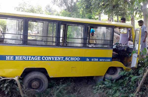 ਸਕੂਲ ਵੈਨ ਪਲਟੀ , ਬੱਚੇ ਜ਼ਖਮੀ