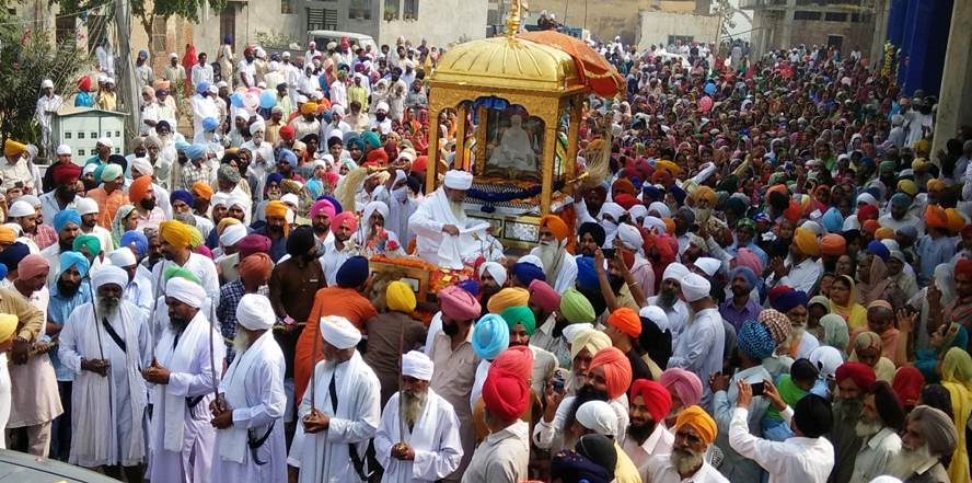 ਬਾਬਾ ਨੰਦ ਸਿੰਘ ਜੀ ਦੇ ਜਨਮ ਦਿਹਾੜੇ ''ਤੇ ਵਿਸ਼ਾਲ ਨਗਰ ਕੀਰਤਨ ਸਜਾਇਆ