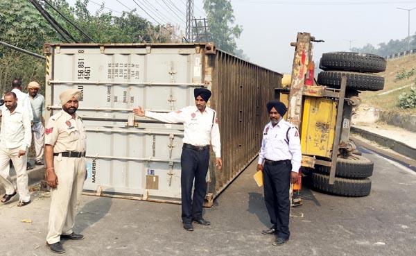 one injured due to overturning on national highway