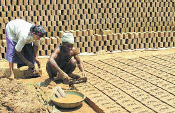 ਚੌਲਾਂ ਦੀ ਫੱਕ ਨੂੰ ਬਾਲਣ ਤੋਂ ਬਾਅਦ ਪੈਦਾ ਹੋਈ ਰਾਖ ਨੂੰ ਇੱਟਾਂ ਬਣਾਉਣ ''ਚ ਵਰਤਣ ਦੀ ਸਲਾਹ