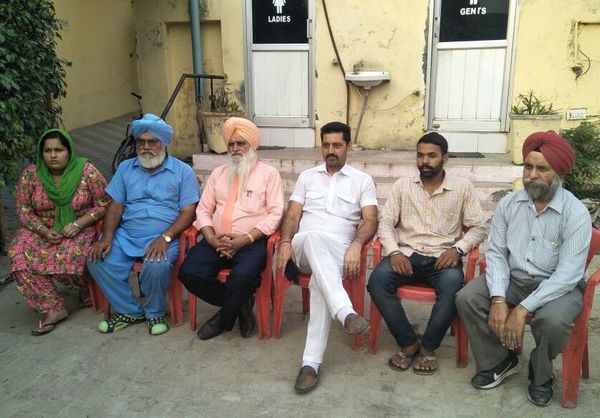 ਲੜਕੀਆਂ ਦੇ ਹੋਸਟਲ ''ਚ ਵੀਡੀਓ ਬਣਾਉਣ ਵਾਲਿਆਂ ''ਤੇ ਕੀਤੀ ਕਾਰਵਾਈ ਦੀ ਮੰਗ