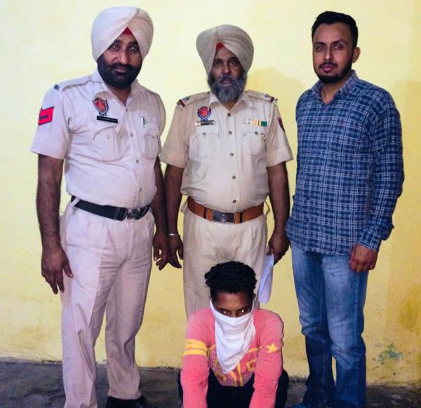 chor gang chief with 3 motorcycles and car control