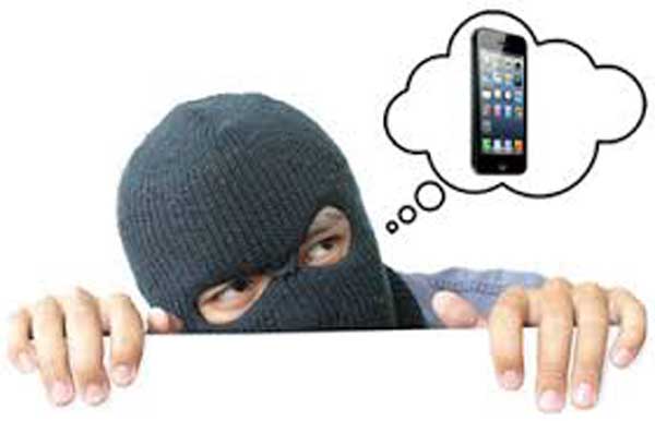 ਰਿਕਸ਼ਾ ''ਚ ਬੈਠੀ ਔਰਤ ਦੇ ਹੱਥੋਂ ਮੋਬਾਇਲ ਖੋਹਿਆ