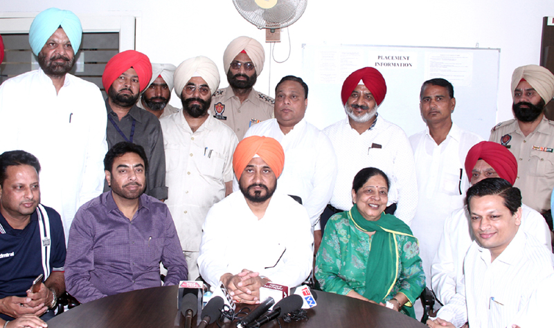 ਸੂਬੇ ''ਚ ਸਿੱਖਿਆ ਦੇ ਖੇਤਰ ''ਚ ਸੁਧਾਰ ਲਈ ਕੀਤਾ ਜਾਵੇਗਾ ਰੈਗੂਲੇਟਰੀ ਕਮਿਸ਼ਨ ਦਾ ਗਠਨ : ਚੰਨੀ