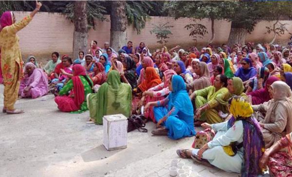 dhanana given by anganwari workers and helpers