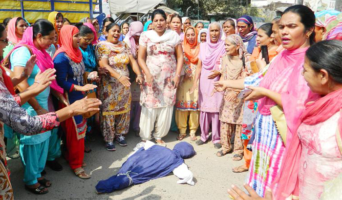 ਆਂਗਨਵਾੜੀ ਵਰਕਰਾਂ ਨੇ ਪੰਜਾਬ ਸਰਕਾਰ ਦਾ ਪੁਤਲਾ ਫੂਕਿਆ