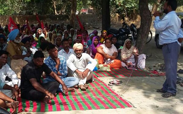 mnrega workers d  p  o dharna front office