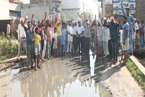 the people protested against the evacuation of wastewater and not the roads