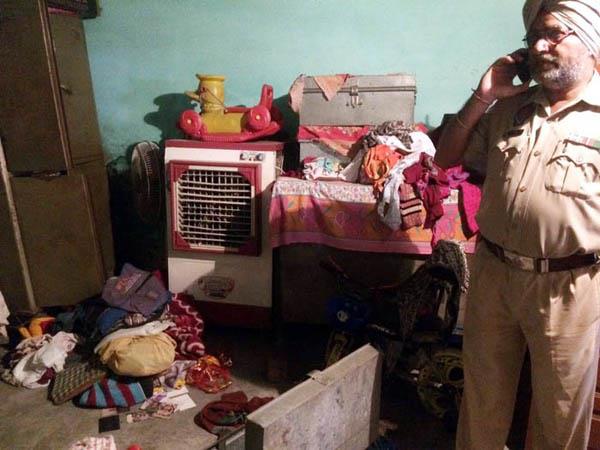 cash and jewelery stolen from 2 homes