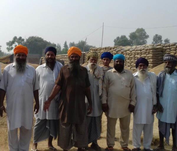 the farmers protested due to lack of pearls in mundapind dana mandi