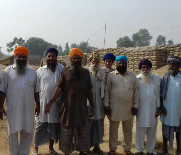 ਮੁੰਡਾਪਿੰਡ ਦਾਣਾ ਮੰਡੀ ''ਚ ਬਾਰਦਾਨਾ ਨਾ ਮਿਲਣ ਕਾਰਨ ਕਿਸਾਨਾਂ ''ਚ ਰੋਸ
