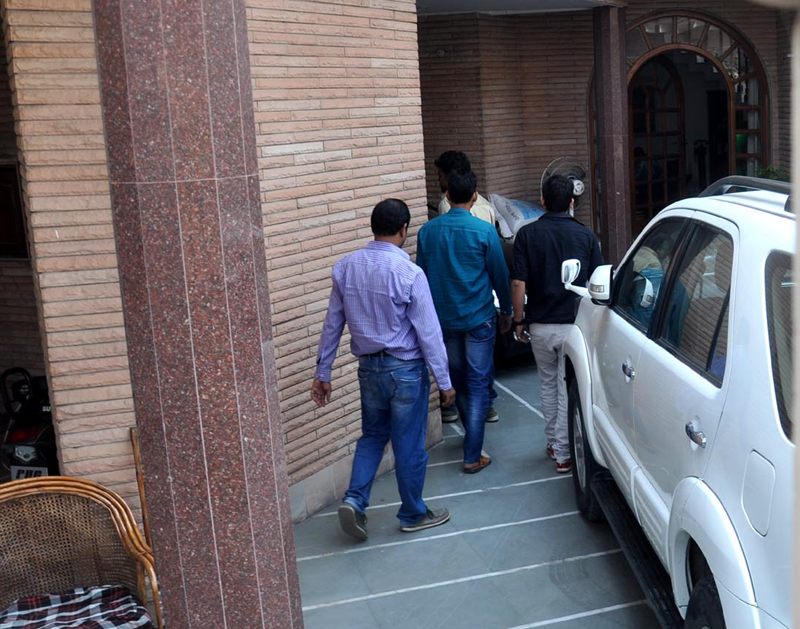 ਸਵੀਟਸ ਸ਼ਾਪ ''ਤੇ ਦਿੱਲੀ ਦੀਆਂ ਹਾਈ ਪ੍ਰੋਫਾਈਲ ਇਨਕਮ ਟੈਕਸ ਟੀਮਾਂ ਦੀ ਰੇਡ