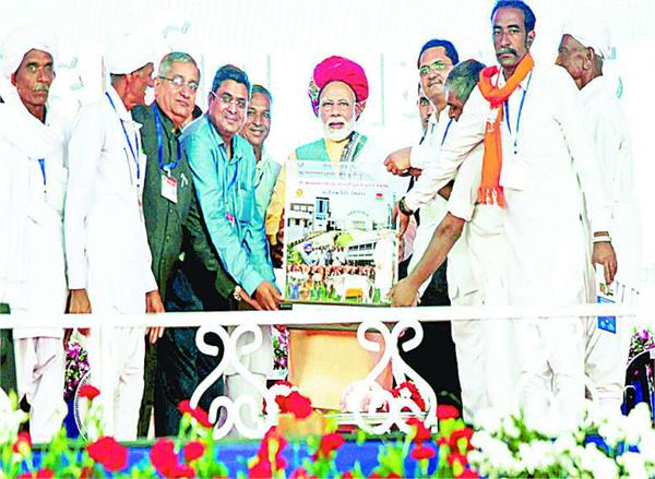 economy in the right direction   modi