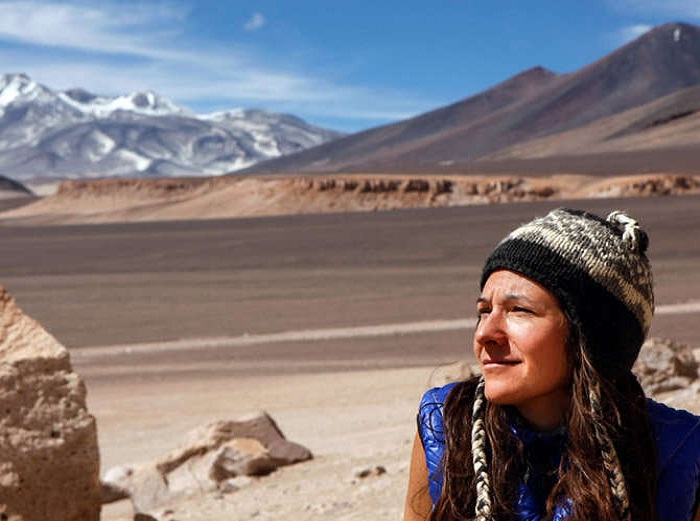 ਇਸ ਮਹਿਲਾ ਨੂੰ ਦੇਖ ਸਭ ਹੋ ਰਹੇ ਹਨ ਹੈਰਾਨ, ਤੱਪਦੇ ਹੋਏ ਜਵਾਲਾਮੁਖੀ ਦਾ ਕਰਦੀ ਹੈ ਫੋਟੋਸ਼ੂਟ