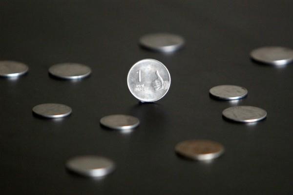 the rupee strengthened by 10 paise to 64 79 against the dollar in early trade