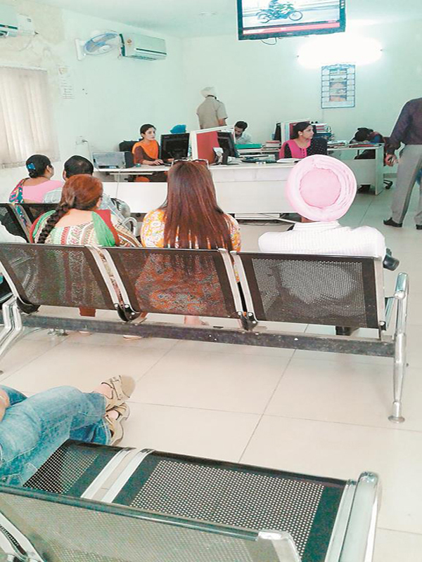 ਸੁਵਿਧਾ ਸੈਂਟਰ ''ਚ ਇੰਟਰਨੈੱਟ ਸਰਵਰ ਡਾਊਨ, ਲੋਕਾਂ ਨੂੰ ਦਿੱਕਤ