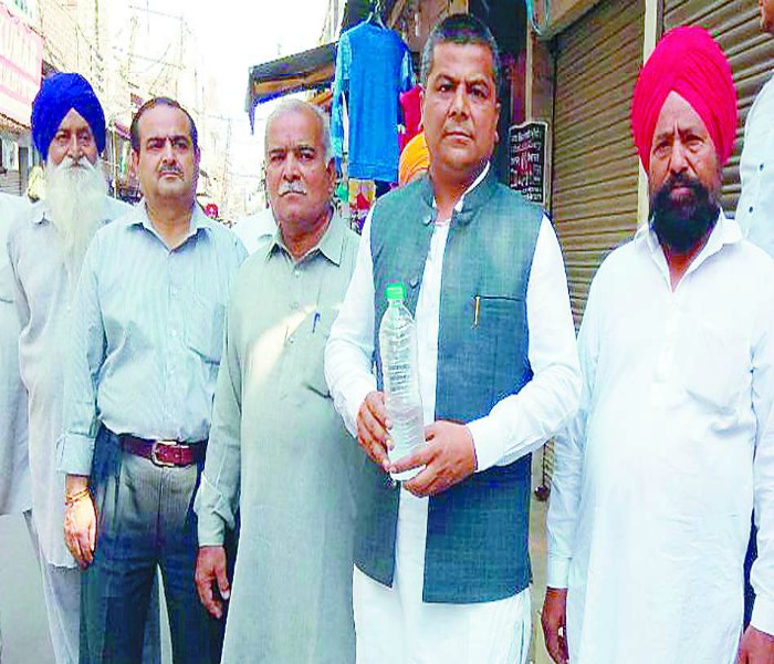 ''ਦੀਵੇ ਹੇਠ ਹਨੇਰਾ'' ਸਿੱਧੂ ਦੇ ਹਲਕੇ ਦੇ ਲੋਕ ਗੰਦਾ ਪਾਣੀ ਪੀਣ ਲਈ ਮਜਬੂਰ