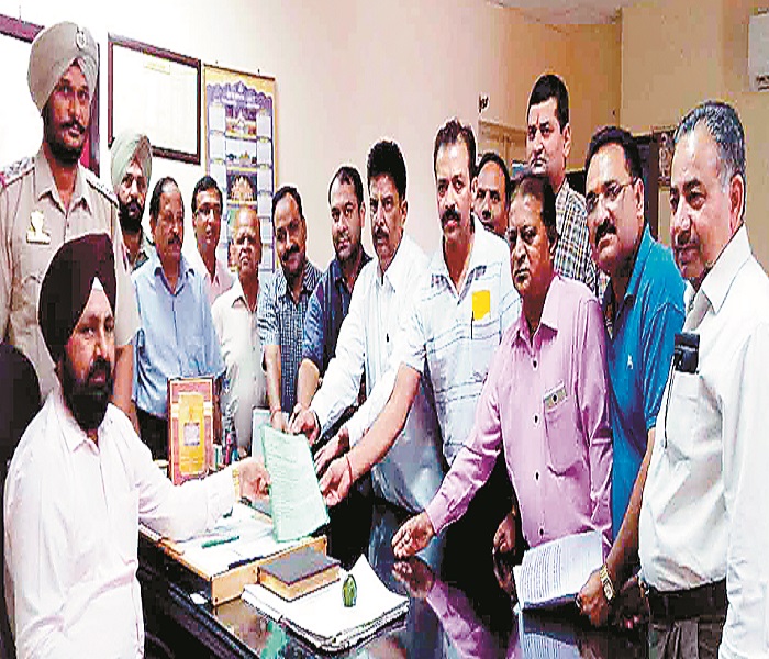 ਆਰ. ਐੱਸ. ਐੱਸ. ਨੇਤਾ ਦੇ ਕਤਲ ਦੇ ਰੋਸ ਵਜੋਂ ਪੰਜਾਬ ਸਰਕਾਰ ਨੂੰ ਮੰਗ-ਪੱਤਰ