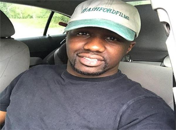 this airport worker has won the hearts of the passengers with a different style 