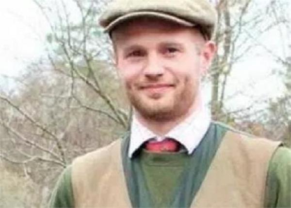 the fish had to show   heroism   to save the man from the overwhelming  hairy hair