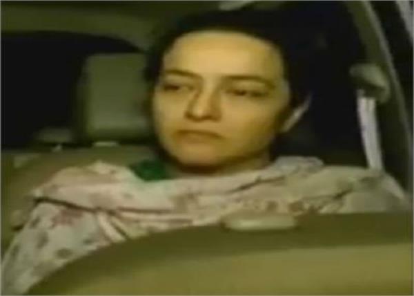 honeyipreet  who keeps on stalking the police like this