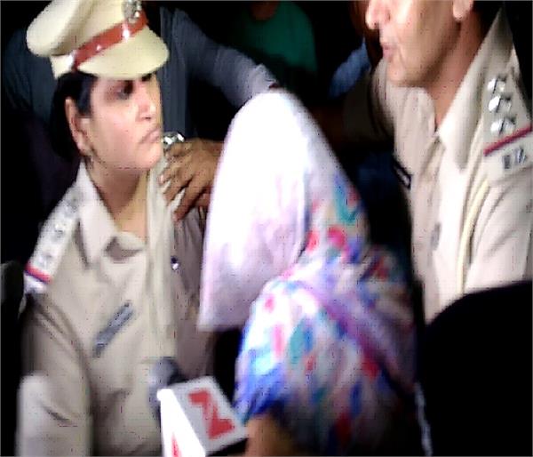 honeypreet in hospital