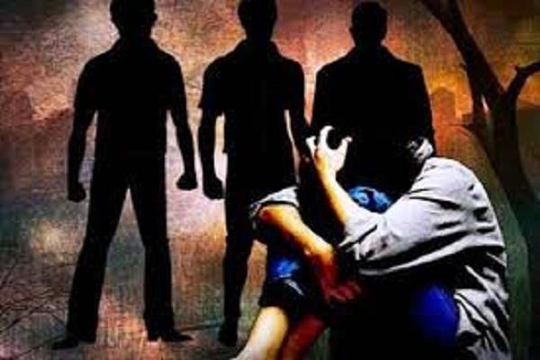 gangs used to enter rampage and robberies in the houses