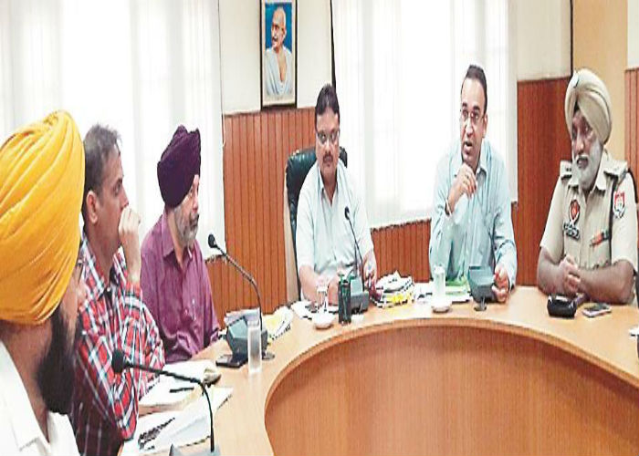 ਪਰਾਲੀ ਜਾਂ ਫਸਲਾਂ ਦੀ ਰਹਿੰਦ-ਖੂੰਹਦ ਨੂੰ ਅੱਗ ਨਾ ਲਾਉਣ ਵਾਲੇ ਕਿਸਾਨਾਂ ਨੂੰ ਕੀਤਾ ਜਾਵੇਗਾ ਸਨਮਾਨਿਤ : ਡੀ. ਸੀ