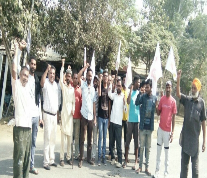 800 ਸਰਕਾਰੀ ਪ੍ਰਾਇਮਰੀ ਸਕੂਲ ਬੰਦ ਕਰਨ ਦੇ ਫੈਸਲੇ ਵਿਰੁੱਧ ਨੌਜਵਾਨ ਸਭਾ ਨੇ ਪੁਤਲਾ ਫੂਕਿਆ