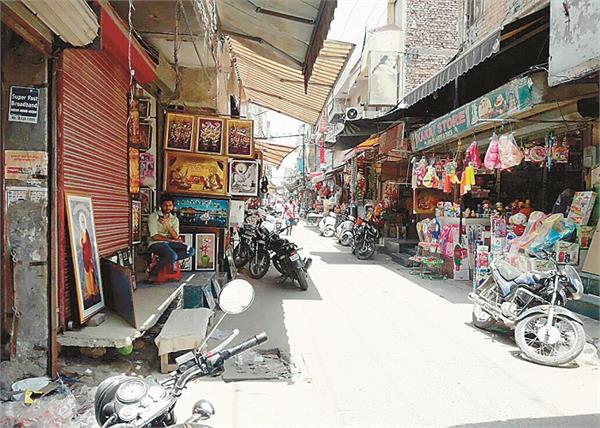 g  s  t  distraught shopkeepers and ordinary people are distraught