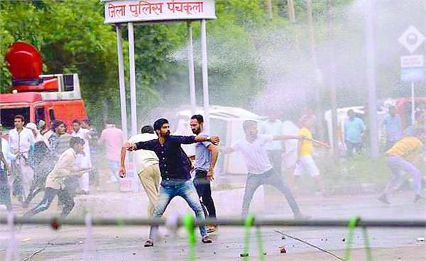 tourists change their destination