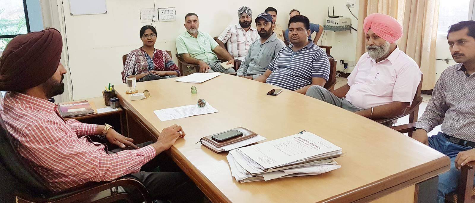 30 ਹਜ਼ਾਰ ਤੋਂ ਵੱਧ ਪਟਾਕੇ ਖਰੀਦਣ ਲਈ ਐੈੱਸ. ਡੀ. ਐੈੱਮ. ਦਫ਼ਤਰ ਤੋਂ ਲੈਣੀ ਪਵੇਗੀ ਪ੍ਰਵਾਨਗੀ